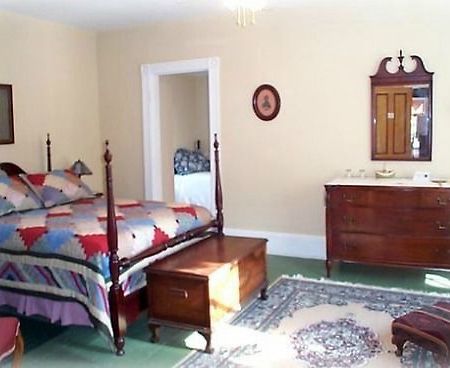 Evangeline'S Tower Bed & Breakfast Parrsboro Exterior foto